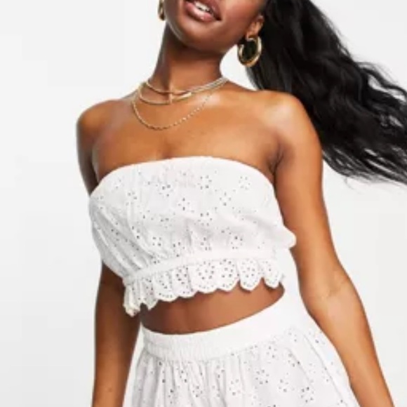 eyelet beach crop top in white - Picture 2 of 2